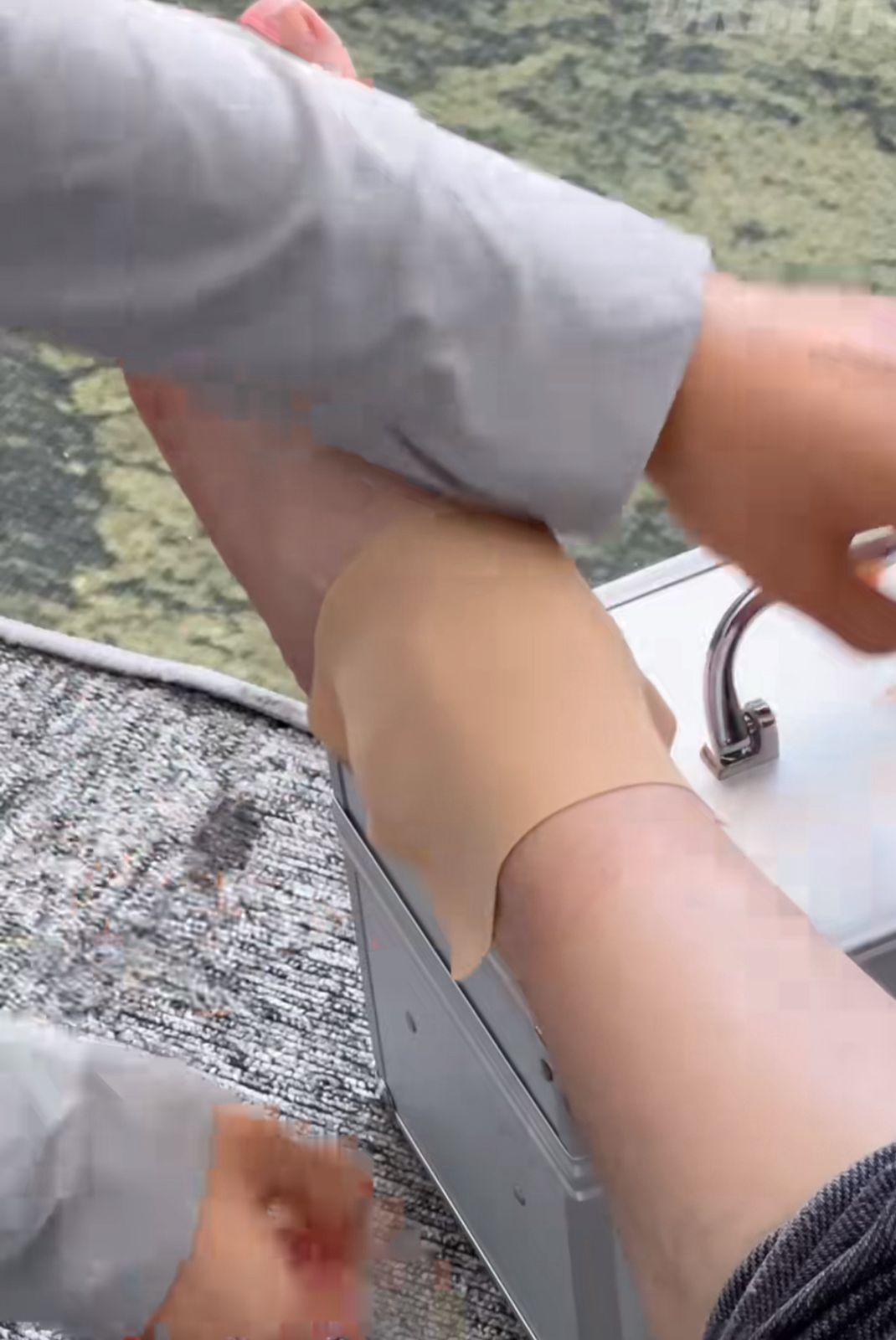 ADHESIVES FOR IMMEDIATE PAIN RELIEF